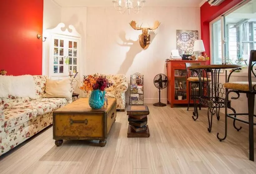 تختخواب و صبحانه Antlers Guest House