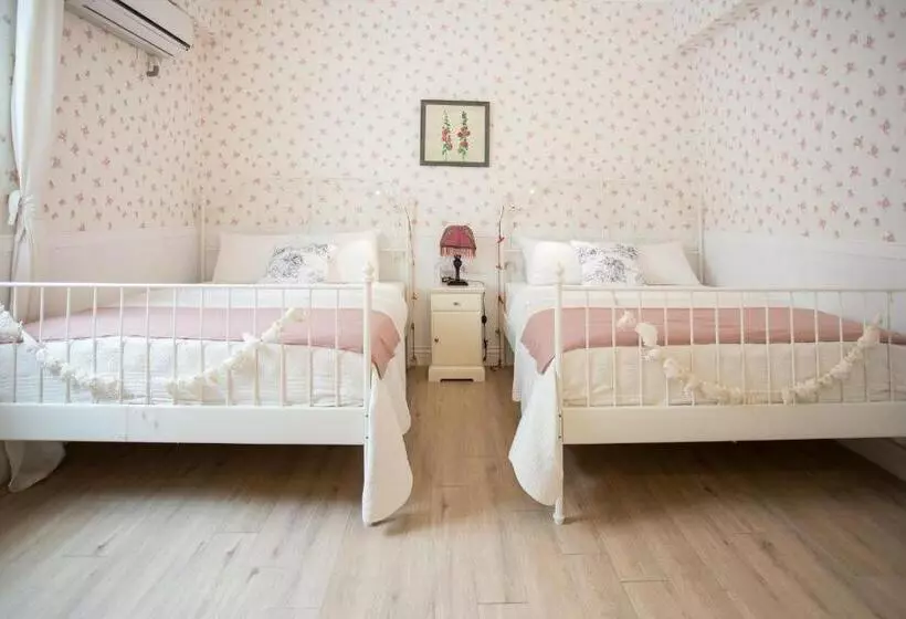 تختخواب و صبحانه Antlers Guest House