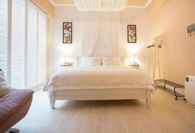 تختخواب و صبحانه Antlers Guest House