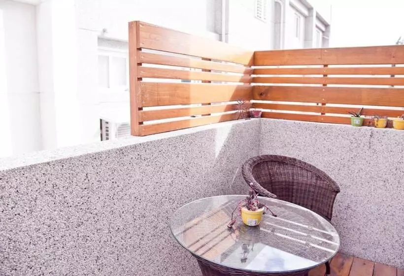 تختخواب و صبحانه Antlers Guest House