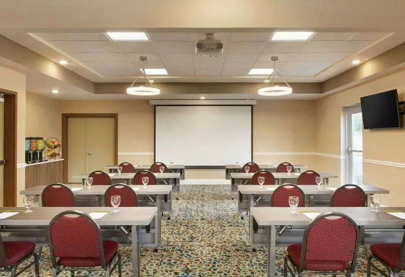 ホテル Hilton Garden Inn Statesville