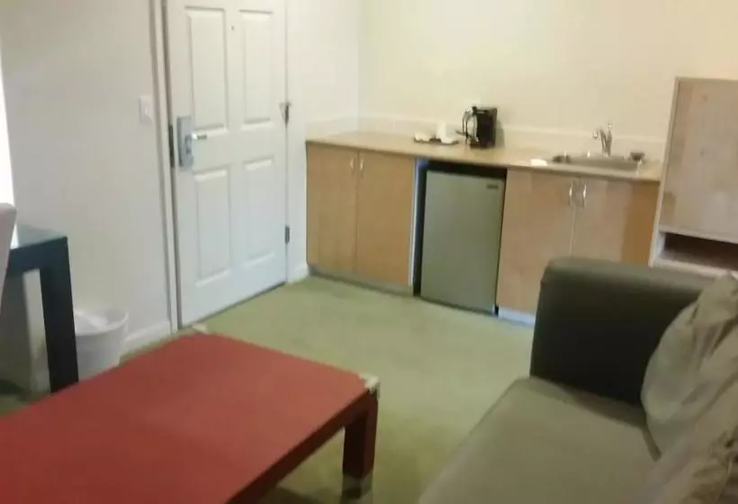 Hotelli Orca Inn Suites