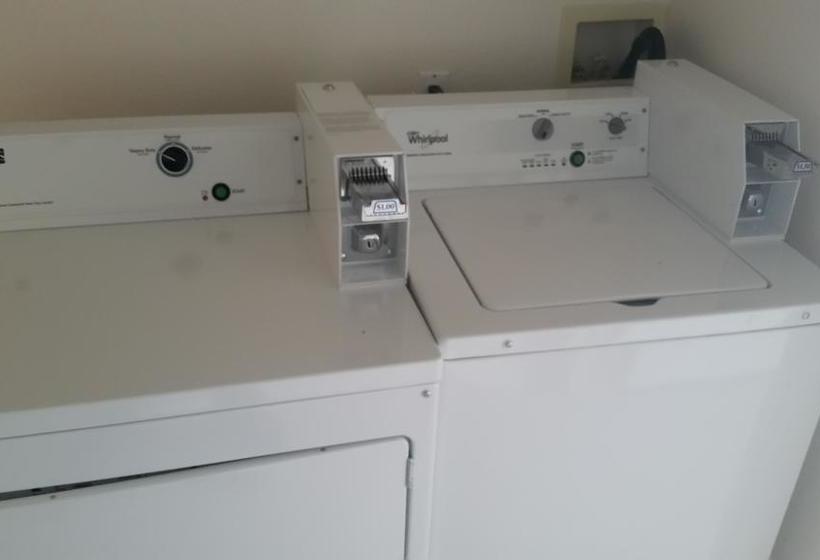 בית מלון כפרי Orca Inn Suites