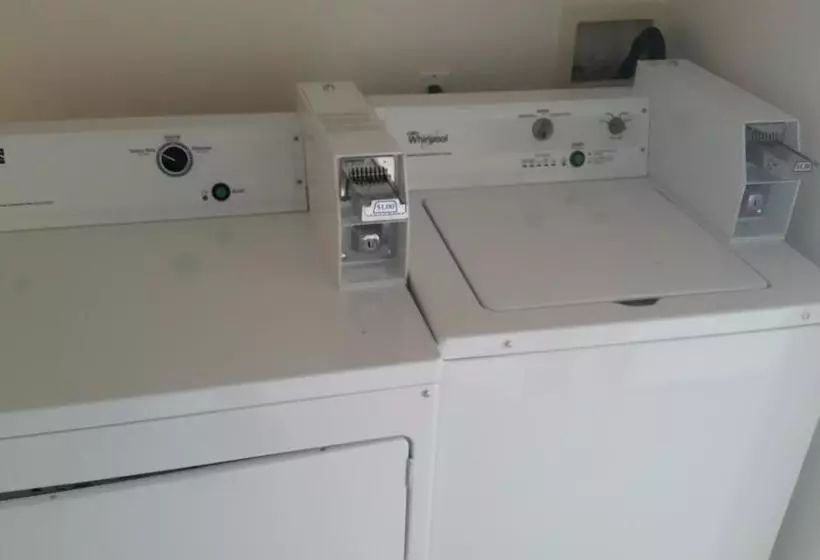 Hotelli Orca Inn Suites