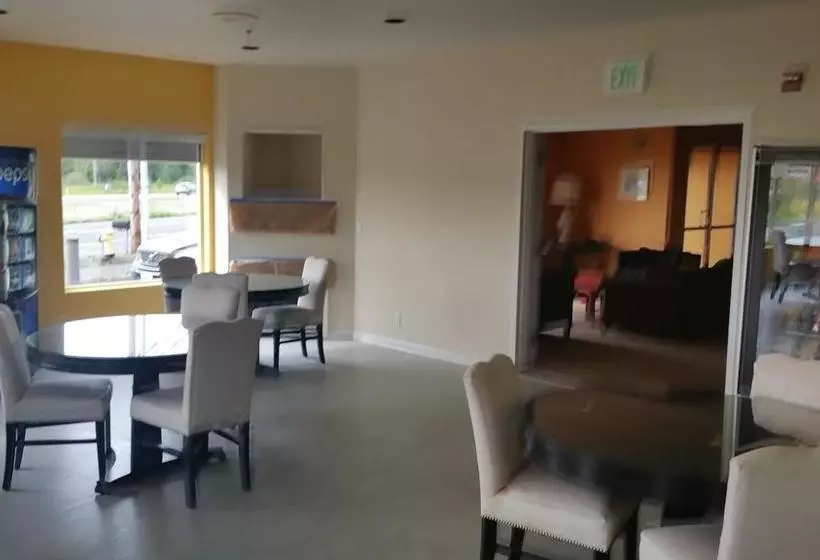 Hotelli Orca Inn Suites