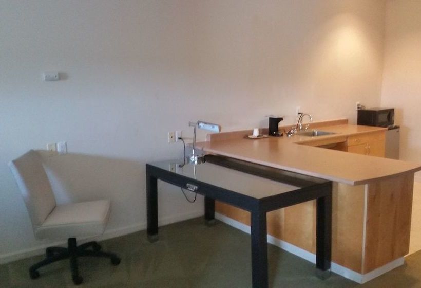 בית מלון כפרי Orca Inn Suites