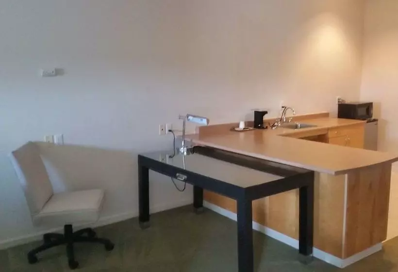 Hotelli Orca Inn Suites
