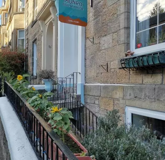 پانسیون Munro Guest House