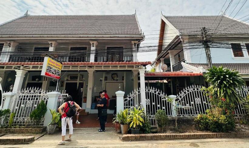 Pension Singharat Guesthouse