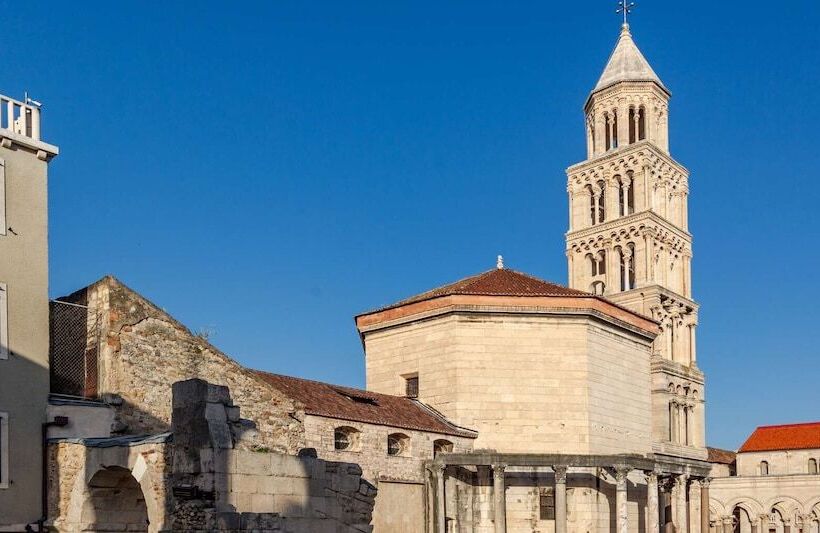 Split Allure Apartments