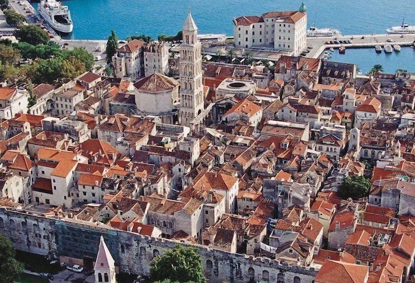 Split Allure Apartments