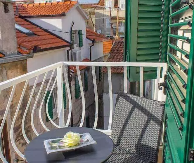 Split Allure Apartments