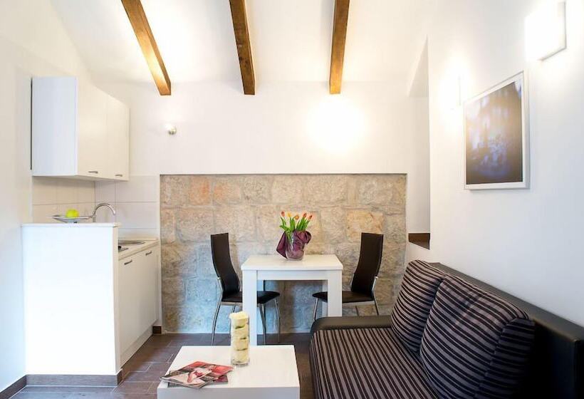 Split Allure Apartments