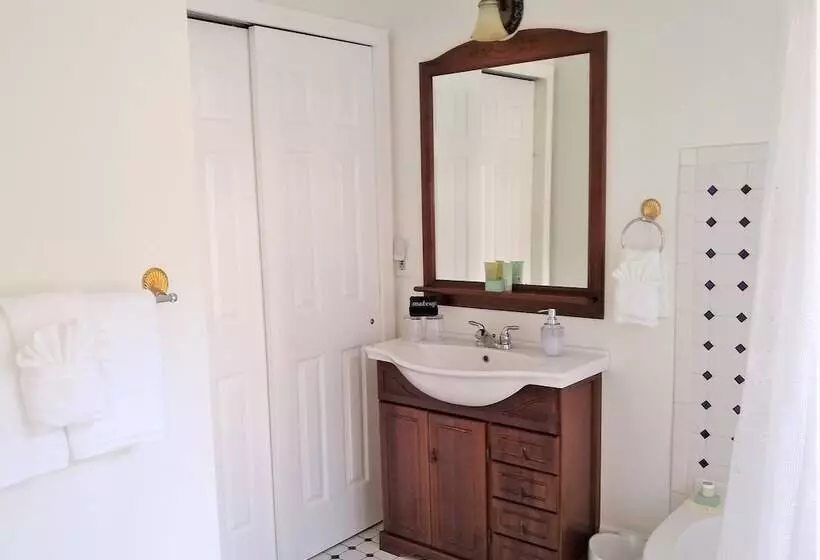 Surf Song Bed & Breakfast