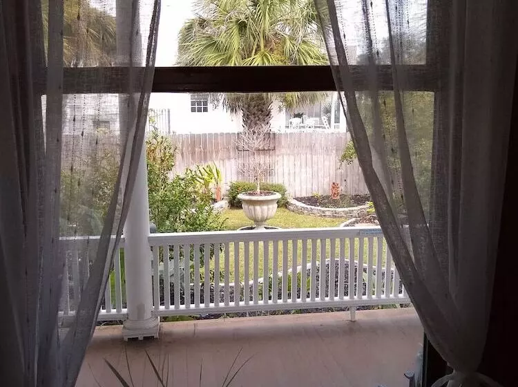 Surf Song Bed & Breakfast