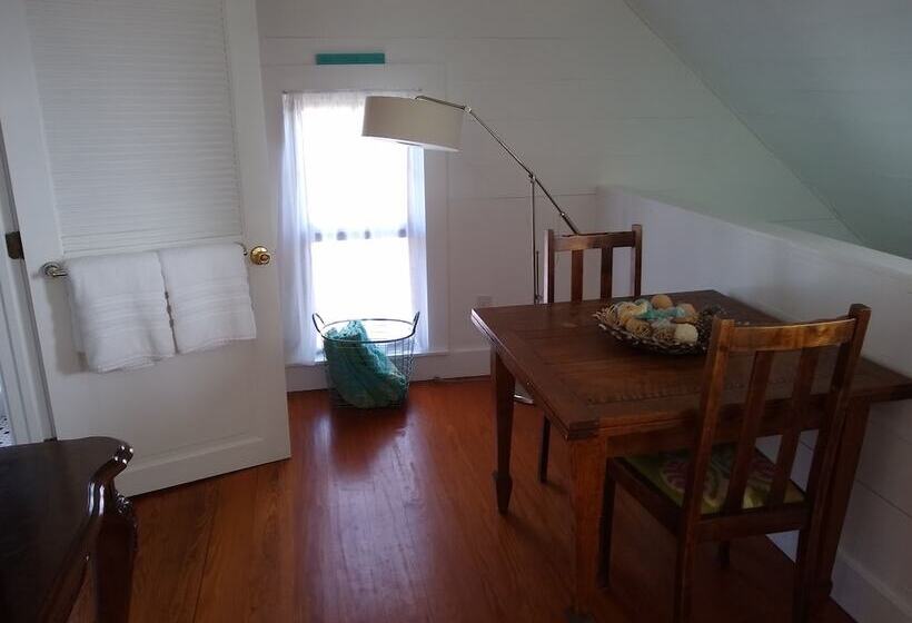 Surf Song Bed & Breakfast