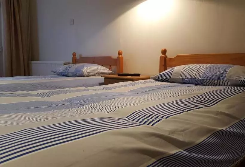 Bed and Breakfast A35 Pitstop
