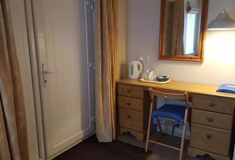 Bed and Breakfast A35 Pitstop