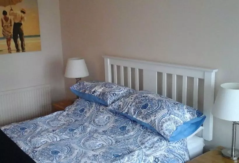 Bed and Breakfast A35 Pitstop