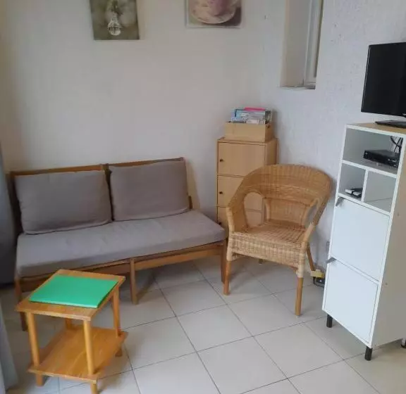 ベッドアンドブレックファースト Chambres D Hôtes Chez Cécile à Lagnes