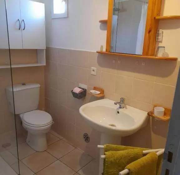ベッドアンドブレックファースト Chambres D Hôtes Chez Cécile à Lagnes