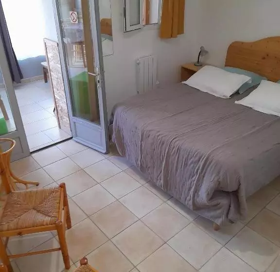 ベッドアンドブレックファースト Chambres D Hôtes Chez Cécile à Lagnes