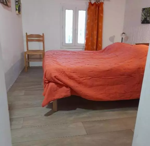 ベッドアンドブレックファースト Chambres D Hôtes Chez Cécile à Lagnes