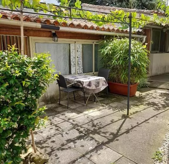 ベッドアンドブレックファースト Chambres D Hôtes Chez Cécile à Lagnes