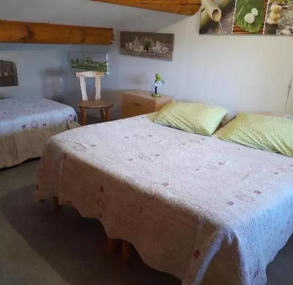 ベッドアンドブレックファースト Chambres D Hôtes Chez Cécile à Lagnes