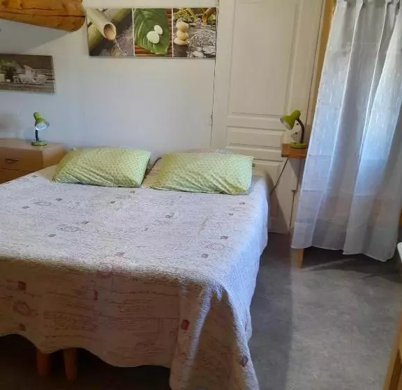 ベッドアンドブレックファースト Chambres D Hôtes Chez Cécile à Lagnes