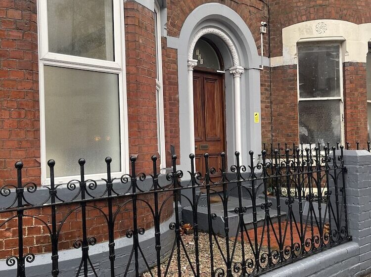 צימר OYO Queens Quarter