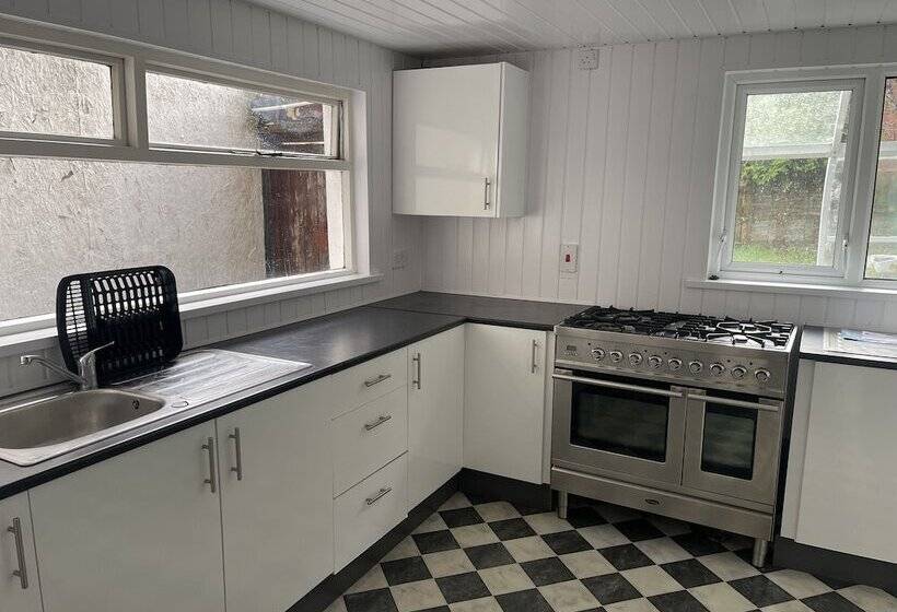 צימר OYO Queens Quarter