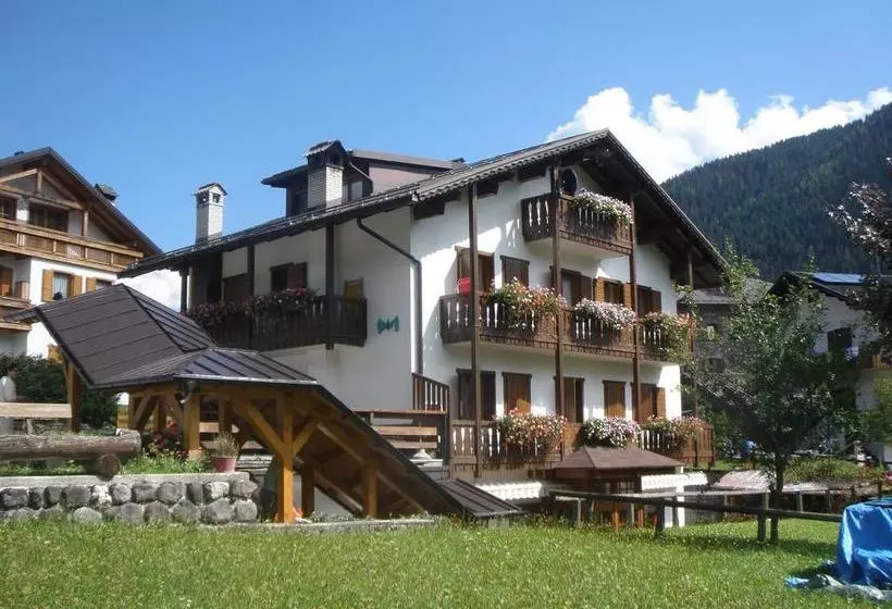 Hotelli Albergo Ombrettola