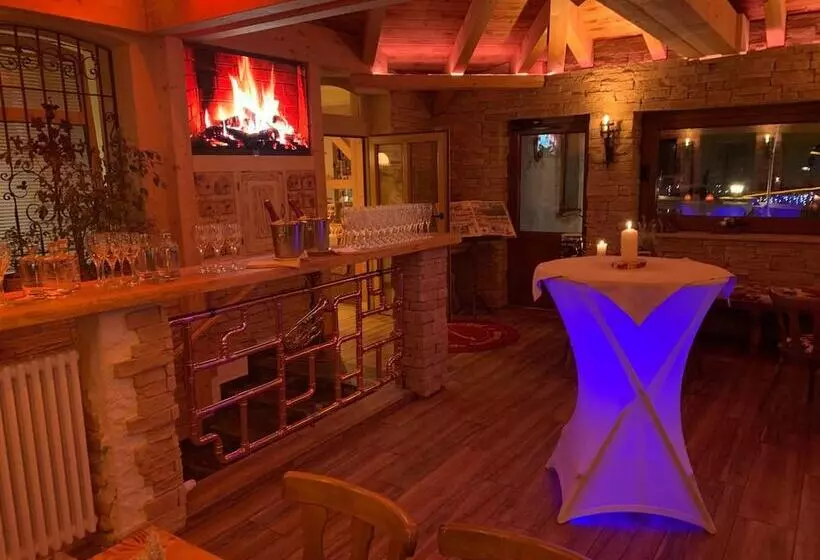 Hotelli Alpenhof
