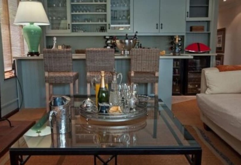 פנסיון Fernwood Manor Boutique Guest House