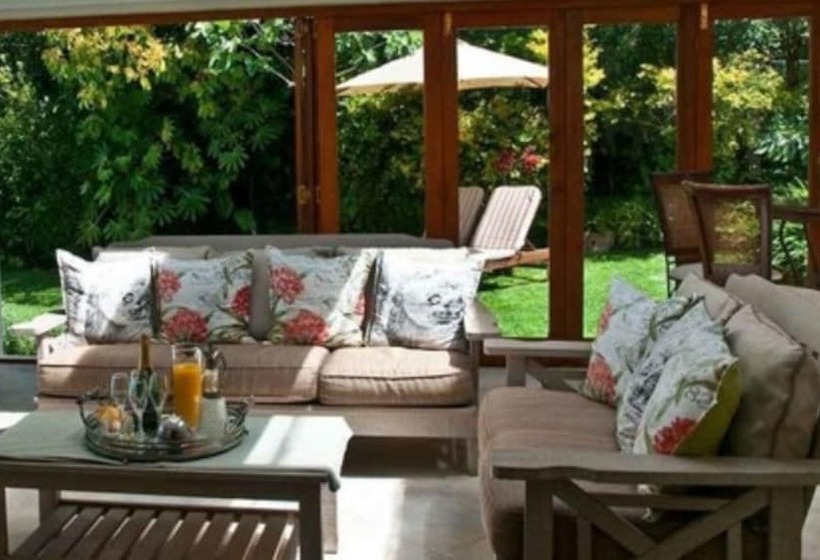 פנסיון Fernwood Manor Boutique Guest House