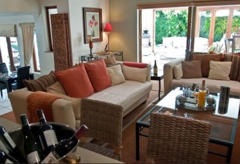 פנסיון Fernwood Manor Boutique Guest House