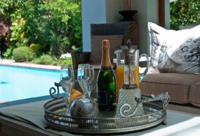 פנסיון Fernwood Manor Boutique Guest House