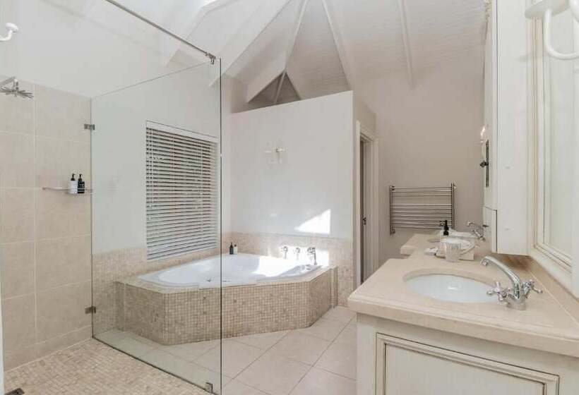 פנסיון Fernwood Manor Boutique Guest House