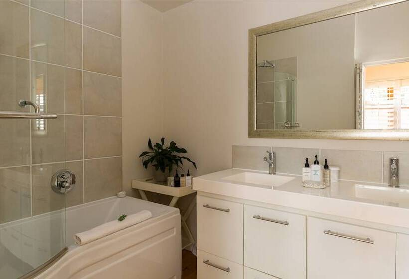 פנסיון Fernwood Manor Boutique Guest House