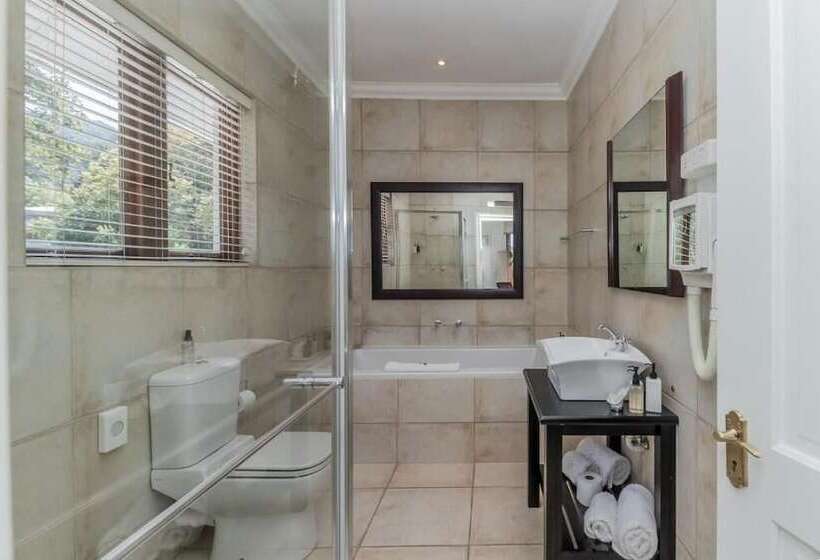 פנסיון Fernwood Manor Boutique Guest House