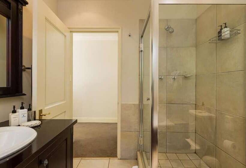 פנסיון Fernwood Manor Boutique Guest House