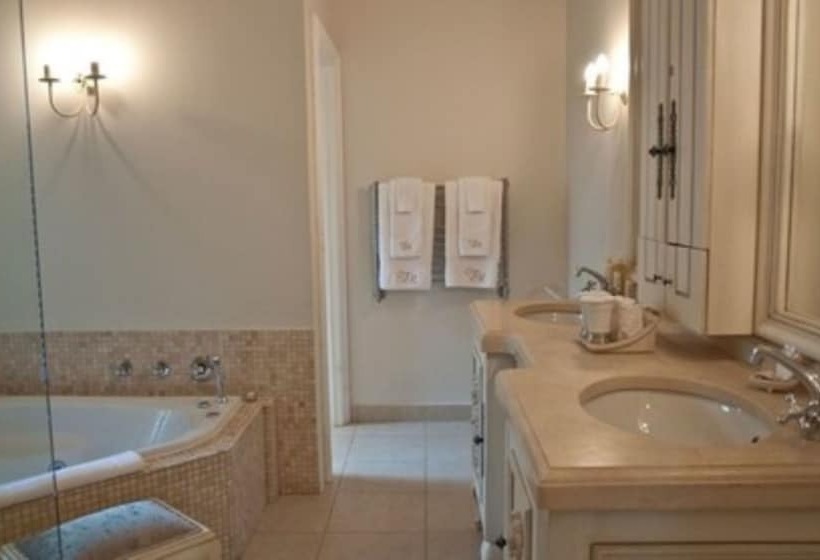 פנסיון Fernwood Manor Boutique Guest House