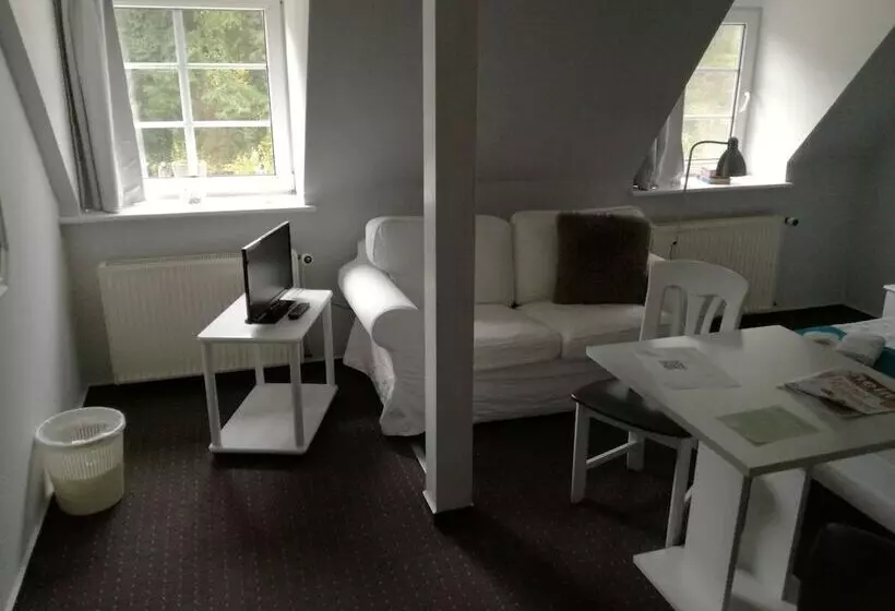 Basalt Hotel Restaurant Lounge