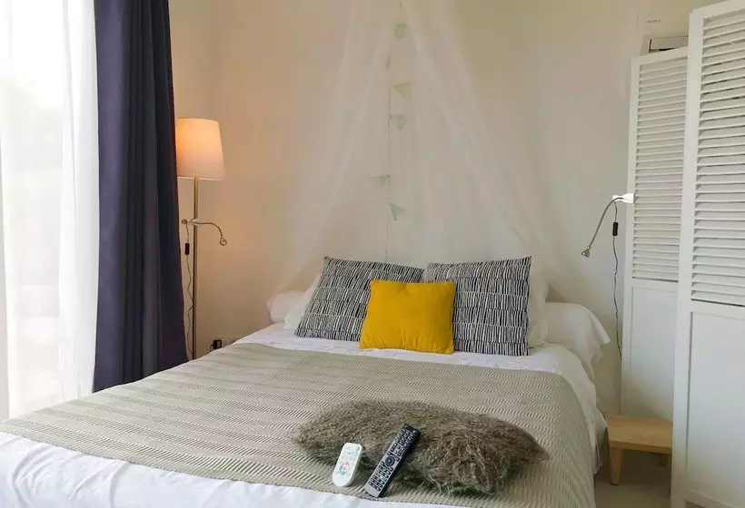 تختخواب و صبحانه Tilley Lounge Cocoon