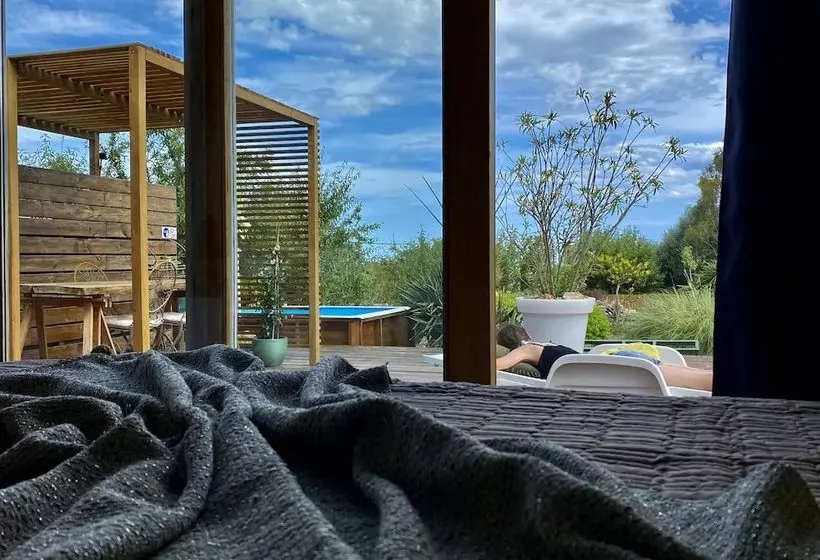 تختخواب و صبحانه Tilley Lounge Cocoon