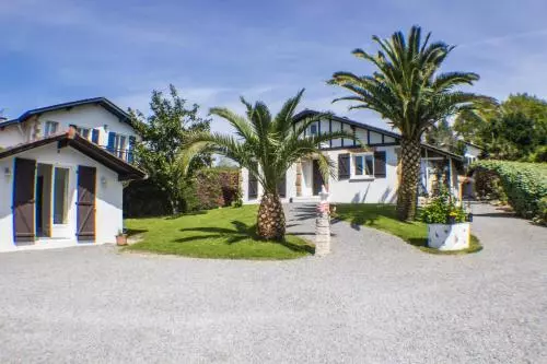 تختخواب و صبحانه Villa Yoda