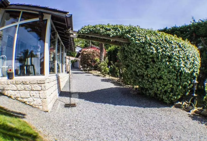 تختخواب و صبحانه Villa Yoda