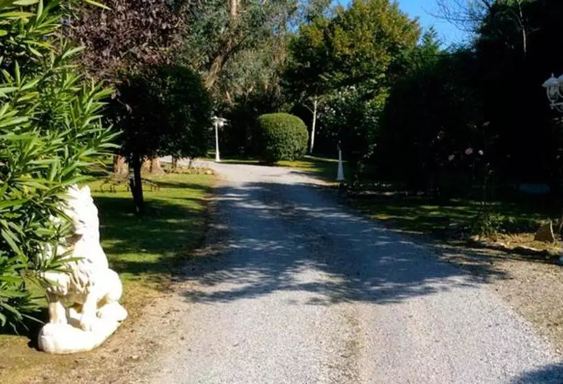 تختخواب و صبحانه Villa Yoda