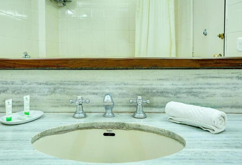 בית מלון כפרי Ajanta Continental